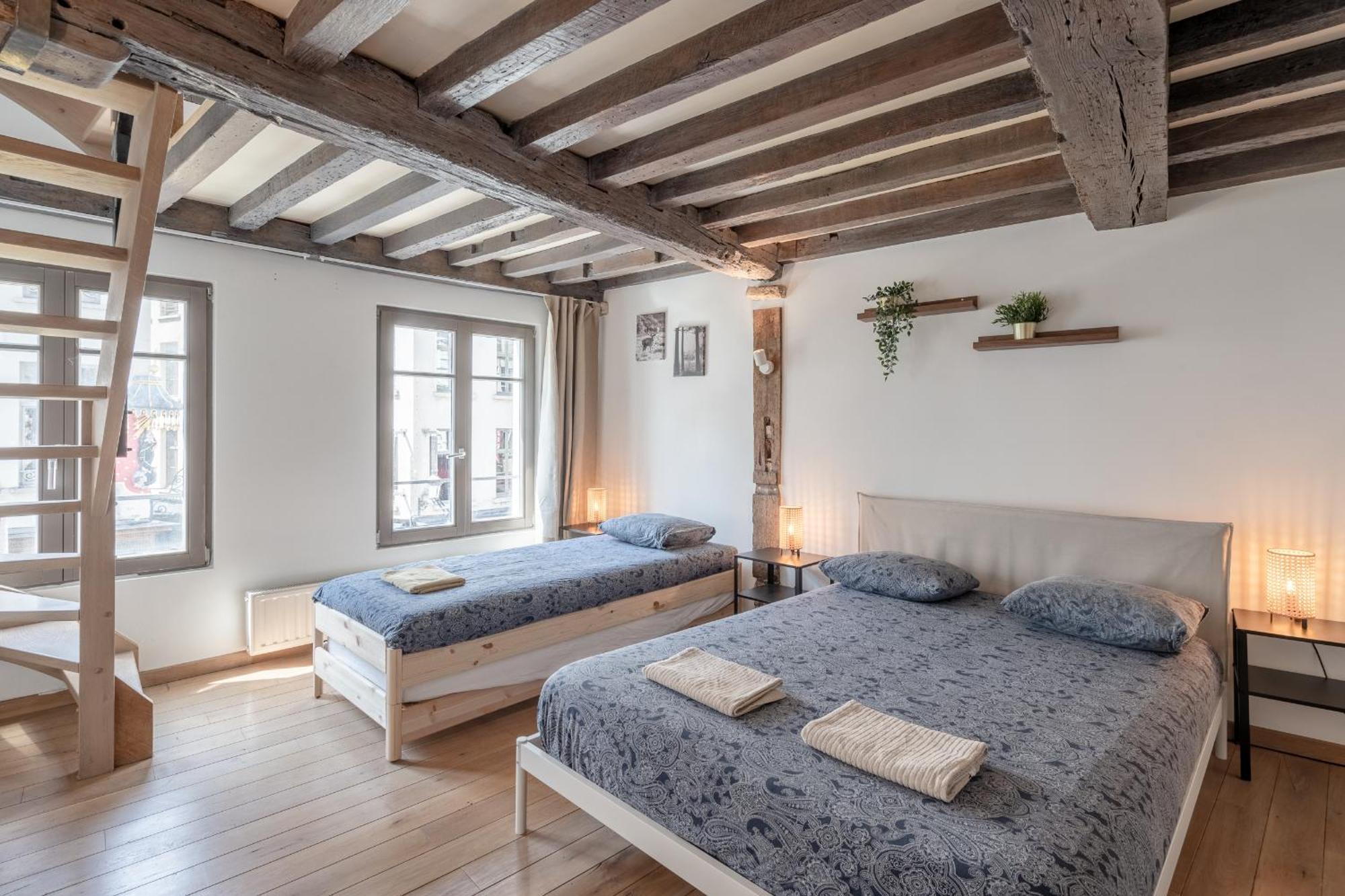 Tempel Triplex & Duplex At Historic Heart Of *