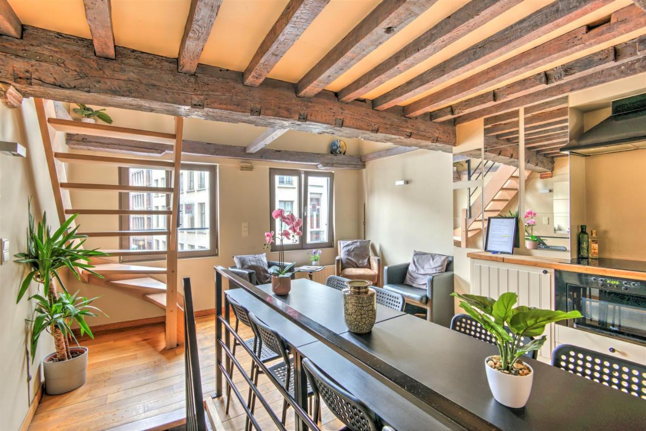 Tempel Triplex & Duplex At Historic Heart Of *
